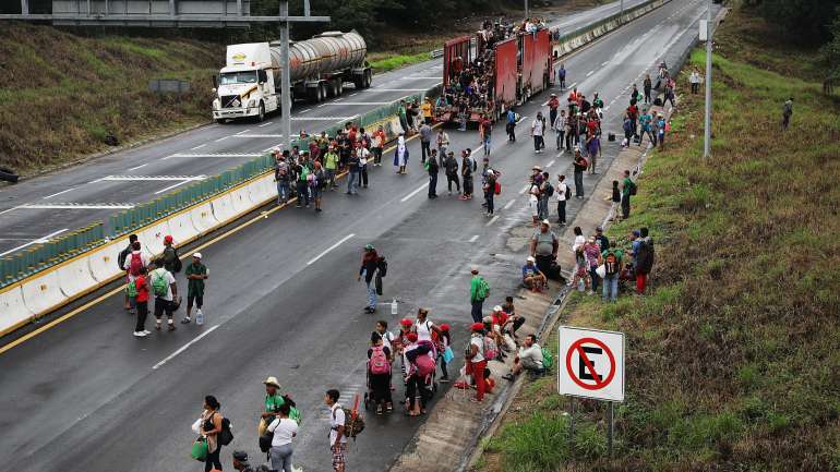 Cerca de 6 mil migrantes oriundos da América Central estão a caminho dos Estados Unidos