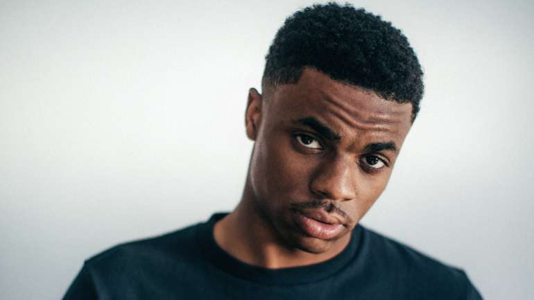 Pode não parecer, mas até nesta foto Vince Staples está na festa