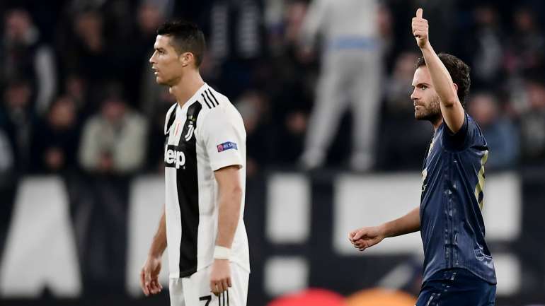 Ronaldo marcou o primeiro golo na Champions mas Mata, de livre direto, começou a reviravolta do Manchester United