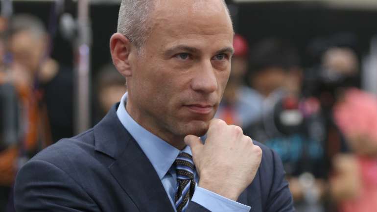 Michael Avenatti foi detido esta quarta-feira por violência doméstica. Acabou por pagar uma fiança de cerca de 44,2460 mil euros e saiu em liberdade.