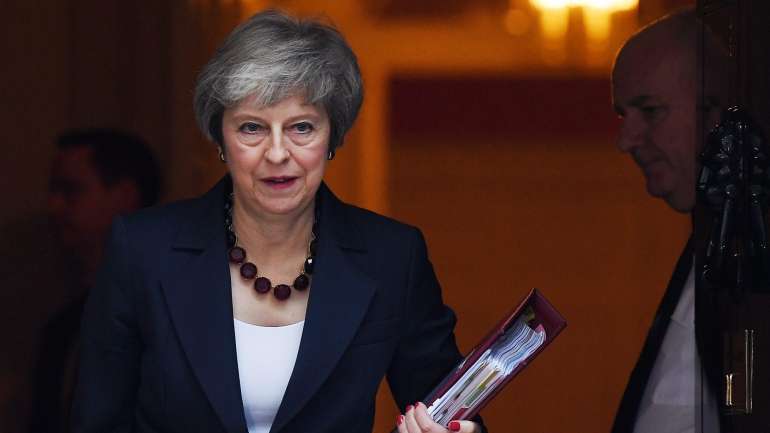 Theresa May enfrenta críticas muito duras da oposição no Parlamento britânico