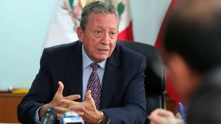 James Atkins disse que "o dano ecológico é tremendo e irreparável", porque o petróleo atingiu o rio Mayuriaga e acabará por chegar ao rio Amazonas