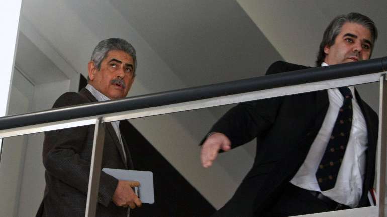 O assessor jurídico do Benfica, Paulo Gonçalves, à direita