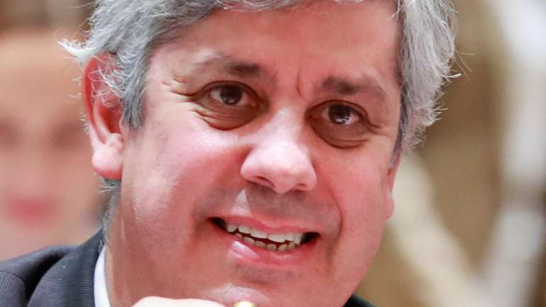 "Depois de vários meses de intensas negociações e de uma reunião difícil, chegámos a um acordo sobre um plano para fortalecer o euro", anunciou Mário Centeno