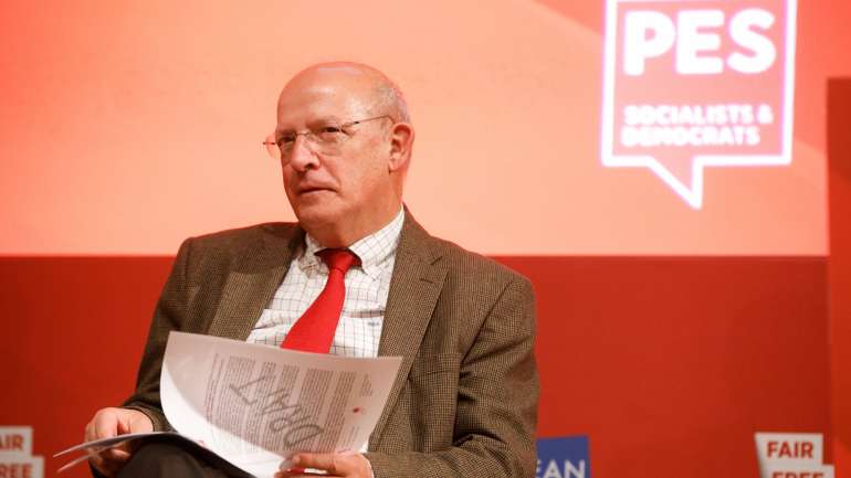 Santos Silva falou apenas breves minutos no Congresso do Partido Socialista Europeu