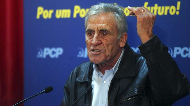 O secretário-geral do PCP, Jerónimo de Sousa, discursava na sessão pública "Sobre os Direitos dos Reformados", em Évora