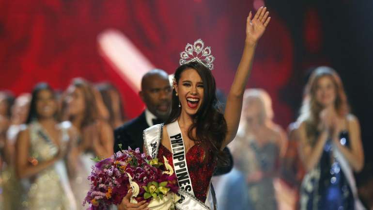A vencedora, representante das Filipinas, Catriona Gray.
