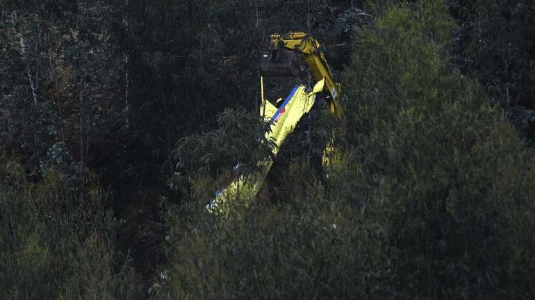 A avaliação preliminar dos destroços indica que a queda da aeronave aconteceu na sequência da colisão com uma antena emissora existente na zona