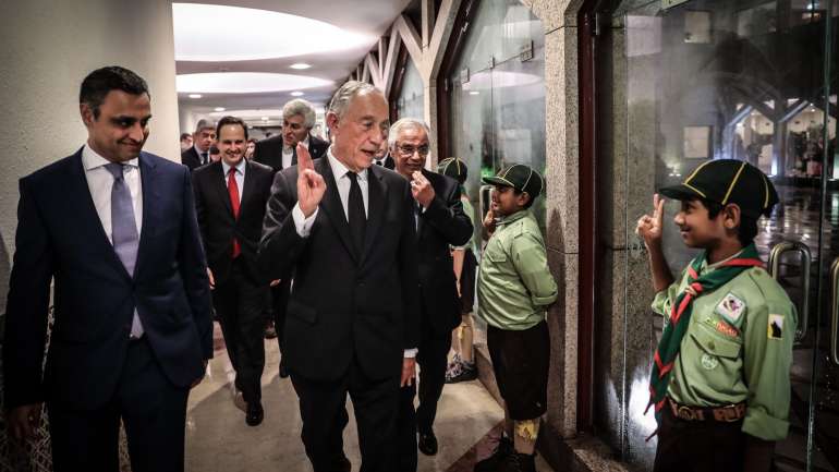 O Presidente da República, Marcelo Rebelo de Sousa, acompanhado pelo presidente do Conselho Nacional da Comunidade Ismaili, Rahim Firozali