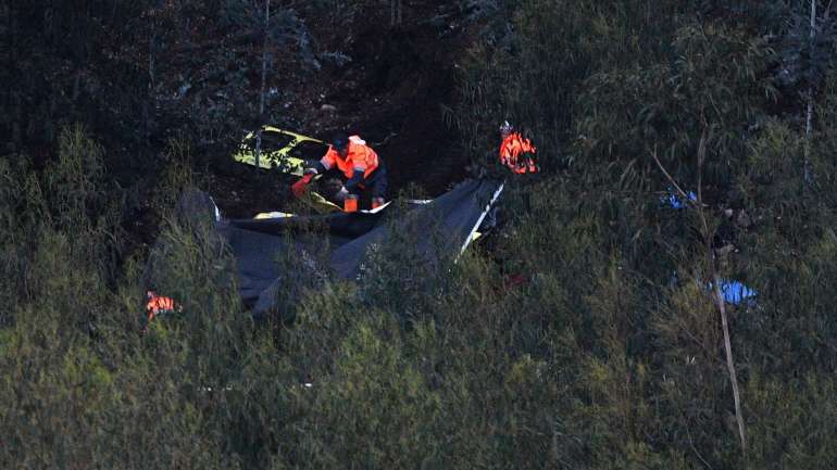 A queda de um helicóptero do INEM ao final da tarde de sábado, no concelho de Valongo, distrito do Porto, causou a morte aos quatro ocupantes