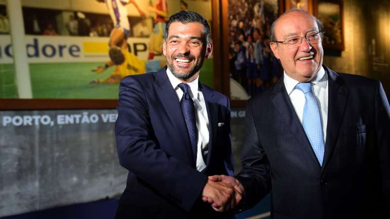 Pinto da Costa apresentou Sérgio Conceição tendo como fundo o triunfo na Taça dos Clubes Campeões Europeus de 1987 com o Bayern