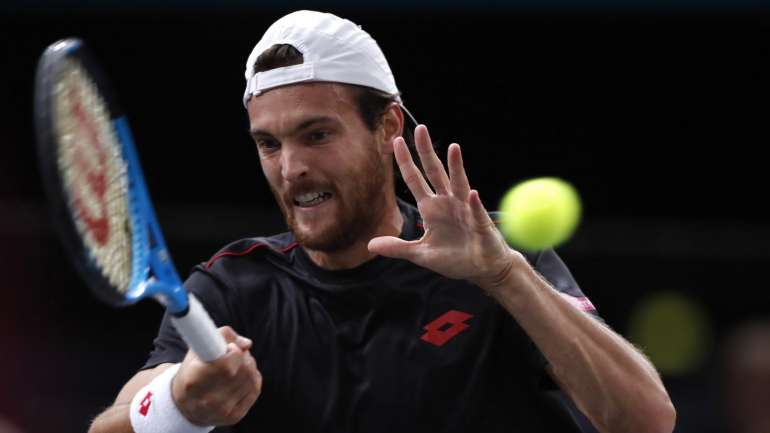 O tenista João Sousa vai defrontar o argentino Guido Pella na ronda inaugural do Open da Austrália