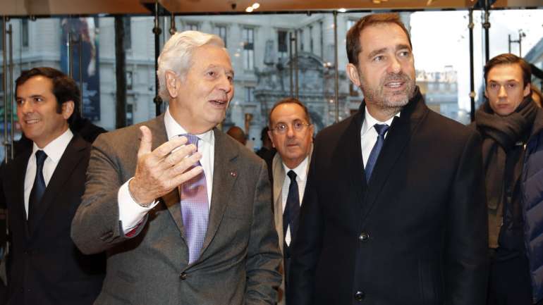 O ministro do Interior de França, Christophe Castaner (direita), referiu-se ainda ao movimento dos 'coletes amarelos' para dizer que o governo responderá com "ultra firmeza"