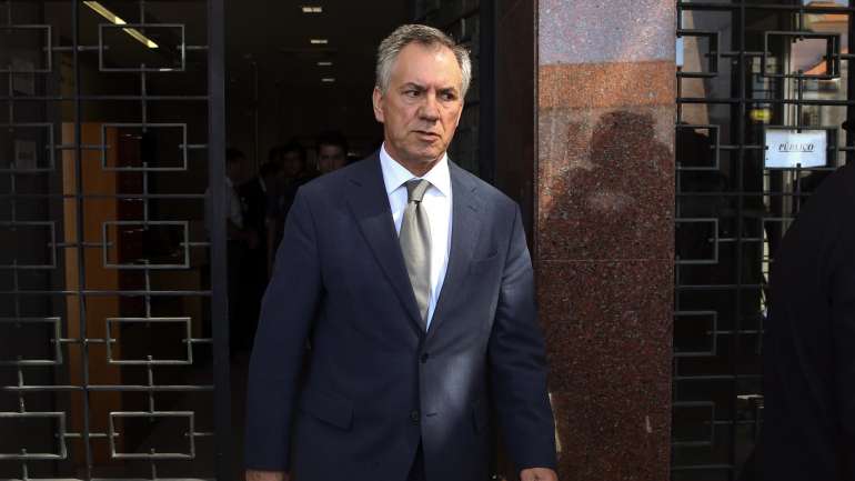 Armando Vara está na prisão de Évora a cumprir cinco anos de prisão por três crimes de tráfico de influência  junto do Governo de José Sócrates a favor do sucateiro Manuel Godinho