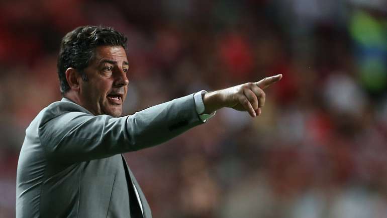 O treinador Rui Vitória estreou-se esta terça-feira pelo Al Nassr da Arábia Saudita