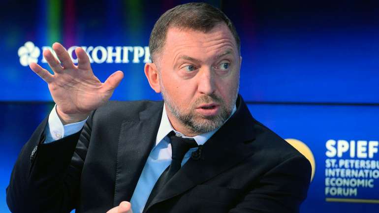 Terá sido num dos vários encontros com o magnata russo Oleg Deripaska que a acompanhante de luxo Anastasia Vashukévich apanhou conversas comprometedoras entre o oligarca e  outras personalidades influentes russas