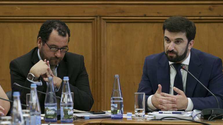 As novidades ao modelo de avaliação externa das escolas foram apresentadas pelo secretário de Estado da Educação, João Costa (esquerda)
