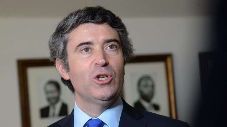 O secretário de Estado das Comunidades Portuguesas encontra-se em visita oficial ao Brasil para tirar esclarecimentos sobre as novas leis eleitorais