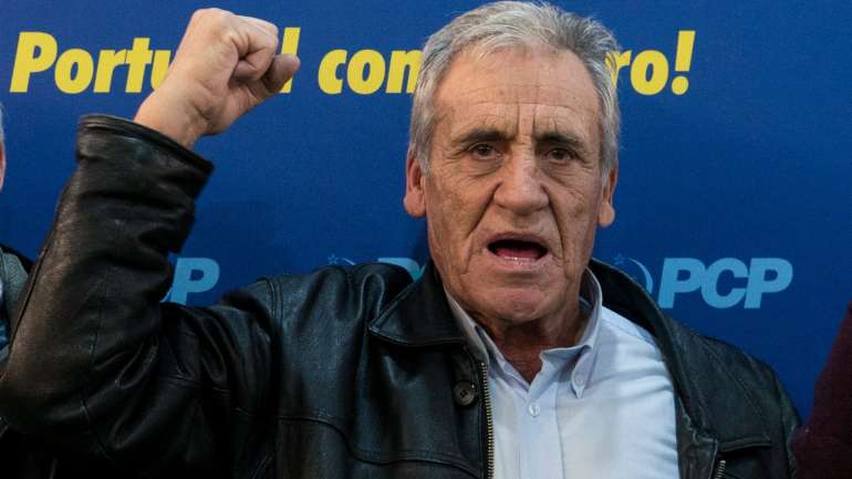 Jerónimo Sousa reagiu à reportagem dizendo que "não se usa a família como arma de arremesso seja para quem for"