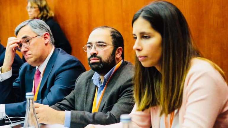 Paulo Colaço, ao centro, diz que continua ser "apoiante firme e dedicado de Rui Rio". Créditos: Página de Facebook de Paulo Colaço
