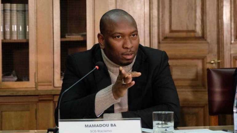 Mamadou Ba fez esta terça-feira uma nova publicação a dizer que "bater em alguém porque é negro ou cigano, é uma bosta"