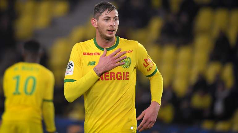 Emiliano Sala está desaparecido desde que esta segunda-feira o avião em que seguia deixou de aparecer nos radares