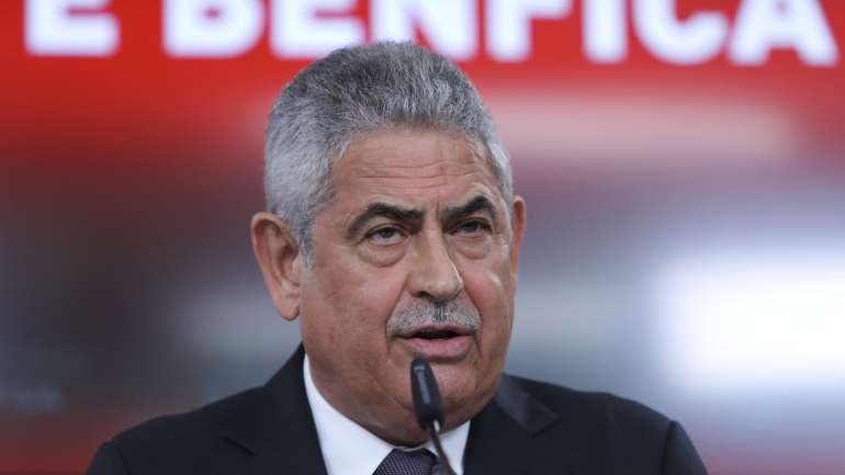Luís Filipe Vieira, que viu o encontro na tribuna com Pedro Proença e Pinto da Costa, deixou críticas à arbitragem na zona mista em Braga
