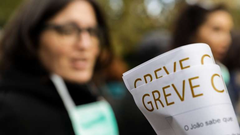 Os enfermeiros portugueses estão a fazer uma greve às cirurgias não urgentes