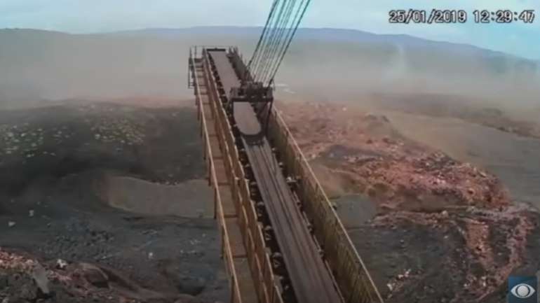 Pelo menos 110 pessoas morreram e 238 pessoas ainda estão desaparecidas em Brumadinho, na região de Belo Horizonte, no estado de Minas Gerais