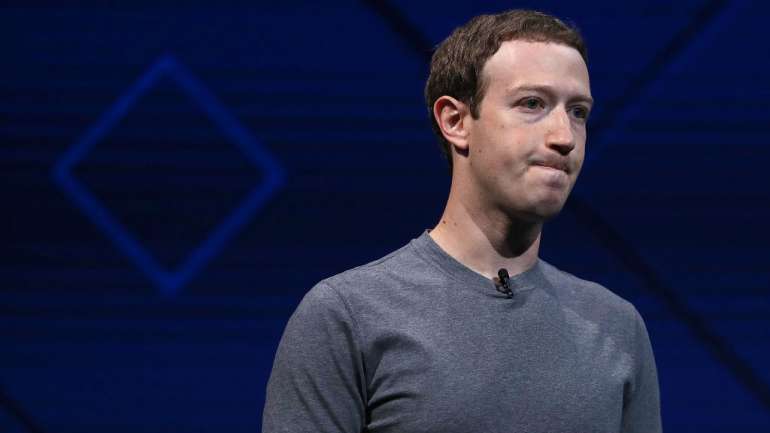O CEO do Facebook, Mark Zuckerberg, comprometeu-se a combater as divulgaçáo notícias falsas na plataforma