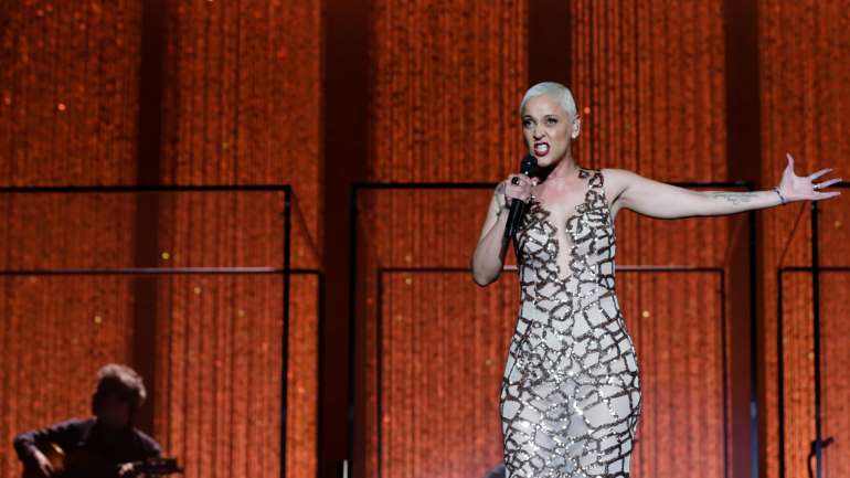 Mariza, a criadora de "Ó Gente da Minha Terra" (Amália Rodrigues/Tiago Machado), tem atuado regularmente na Alemanha, onde recebeu, em 2003, o Prémio da Crítica (Deutscheschalplatten Kritik)