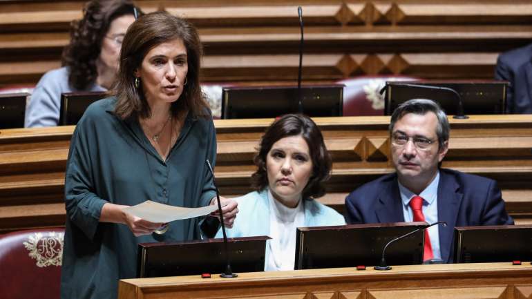 A deputada Ana Rita Bessa considera que se a rutura se confirmar "é da total responsabilidade do Governo" e alertou para a que, nesse cenário, o SNS "será sobrecarregado"