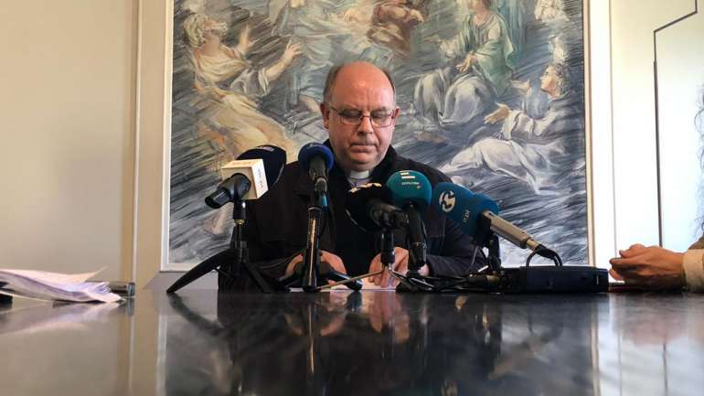 O padre Manuel Barbosa, porta-voz dos bispos portugueses, durante uma conferência de imprensa esta terça-feira em Fátima