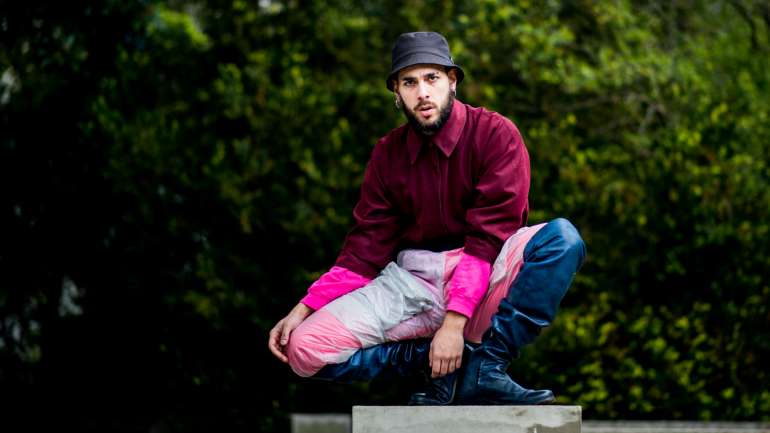 Tiago Miranda é Conan Osiris, o artista português que se destacou no cenário musical português. Pela música e não só