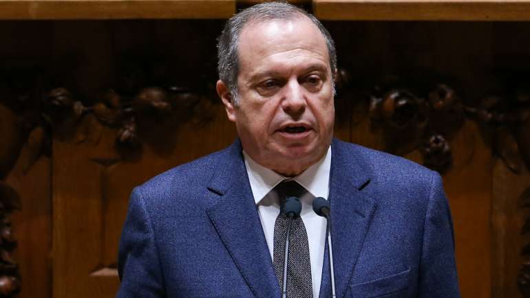 O socialista põe em causa a "legitimidade" dos bispos para "condenar as condutas do poder político e económico", já que muitos são responsáveis por "corrupção moral" e por "abusos".