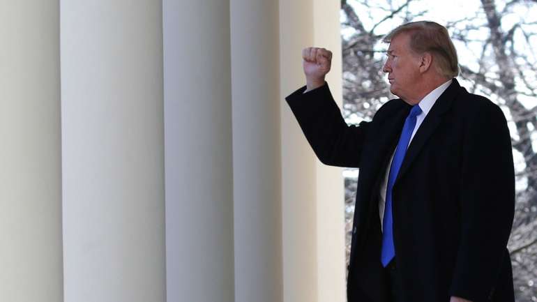 Donald Trump na conferência de imprensa em que declarou o "estado de emergência" nacional nos Estados Unidos da América
