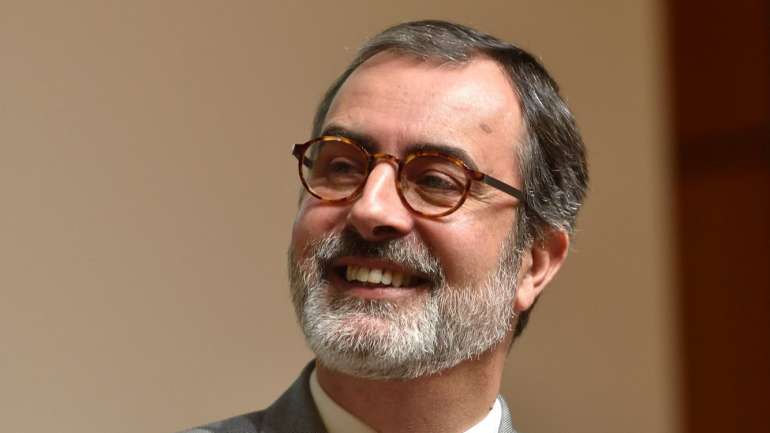 Tradutor, professor universitário e especialista em Cultura Clássica, Frederico Lourenço venceu em 2016 o Prémio Pessoa