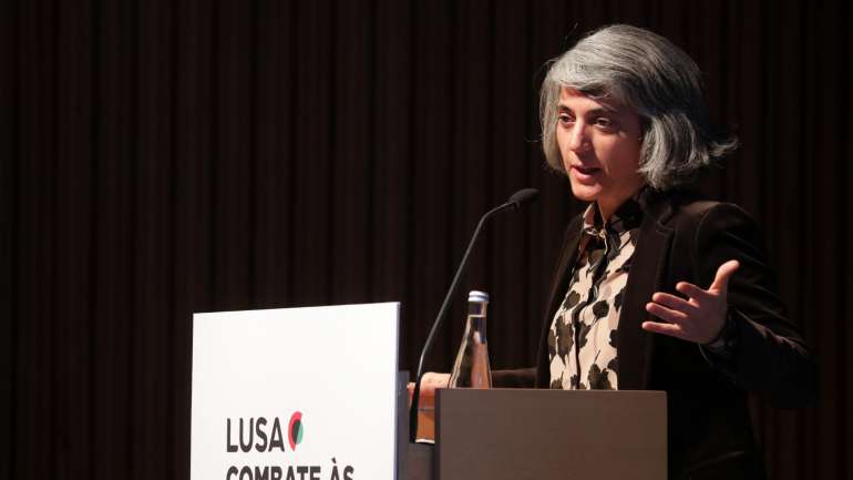 Graça Fonseca fala num "projeto um pouco mais sofisticado" em conferência destinada a debater o problema das "fake news"