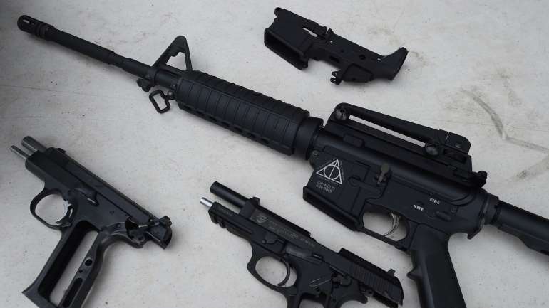 As licenças são válidas por cinco anos e neste momento estão ativas cerca de 7700 para armas de defesa pessoal.