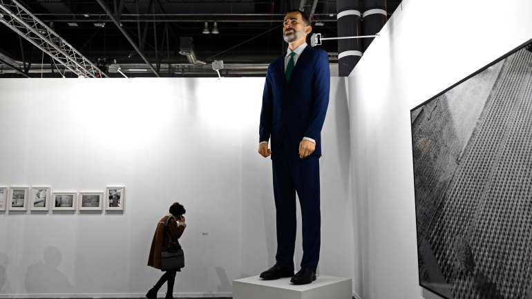 "El ninot" é o nome da escultura gigante que retrata o rei Felipe VI