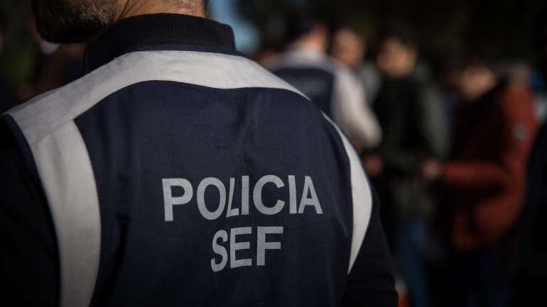 A investigação foi levada a cabo por 20 inspetores do Serviço de Estrangeiros e Fronteiras