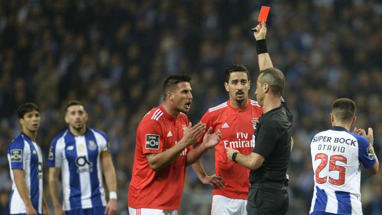 Gabriel foi expulso com dois amarelos a 13 minutos do final, após um lance onde fez falta e ficou pegado com Otávio