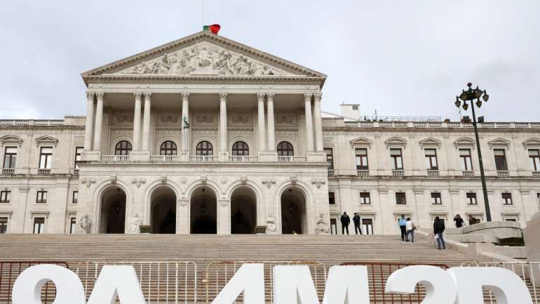 Bloco de Esquerda e PCP vão pedir a apreciação parlamentar do decreto do Governo sobre o tempo de serviços dos professores