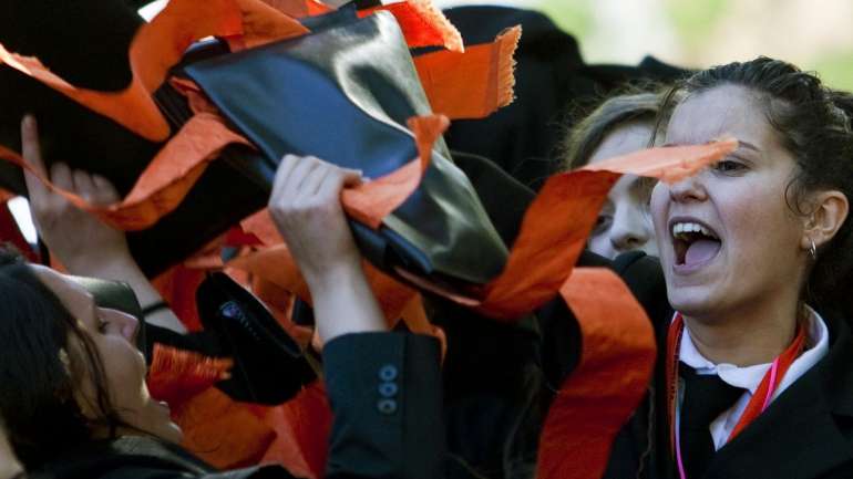 O presidente da Federação Académica do Porto diz que os números do Governo, que registaram 11 mil novas camas para estudantes em fevereiro, não são corretos