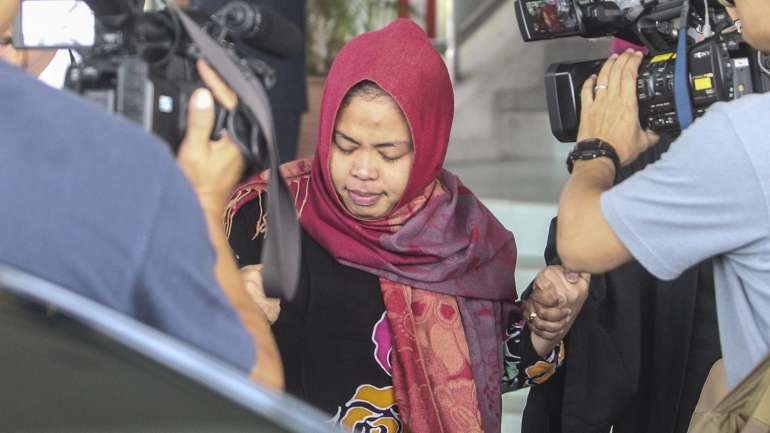 As duas jovens foram acusadas de atacar Kim Jong-nam em 13 de fevereiro com VX, um agente neurotóxico, uma versão altamente letal do gás sarín