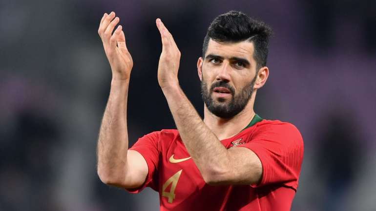 Sporting confirma Luís Neto como reforço – Observador