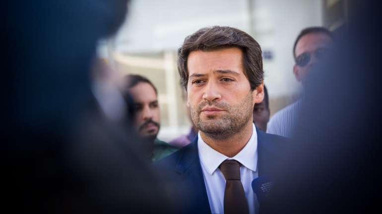 Mário Centeno considerou "intolerável e inaceitável" acusação de desrespeito do CDS-PP