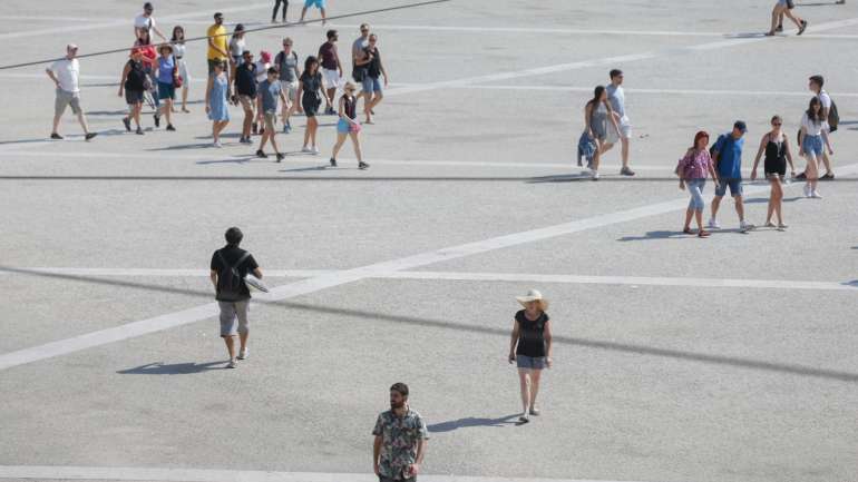 Pela primeira vez num mês de janeiro, as dormidas por parte dos visitantes estrangeiros ultrapassaram as 100 mil