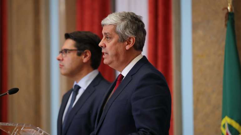 O ministro das Finanças diz que "o financiamento vai ser feito nos mesmos moldes que é feito hoje" e que o Governo não antecipa "aumento dos custos para os supervisionados"