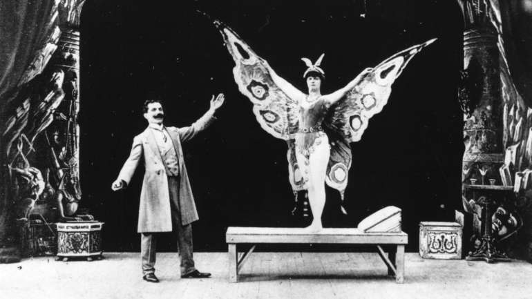 Georges Méliès (à esquerda) no seu filme "Le papillon fantastique", de 1909